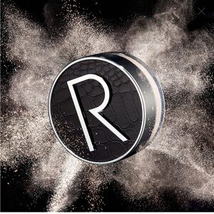 Rodial Glass Powder - loose blurring powder